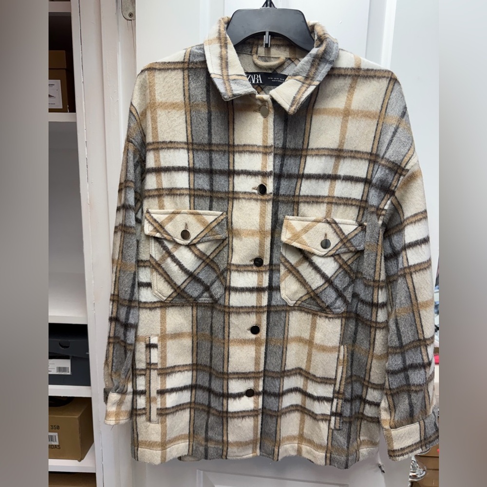 Zara Neutral Plaid Button-Front Shacket in Cream, Gray & Tan